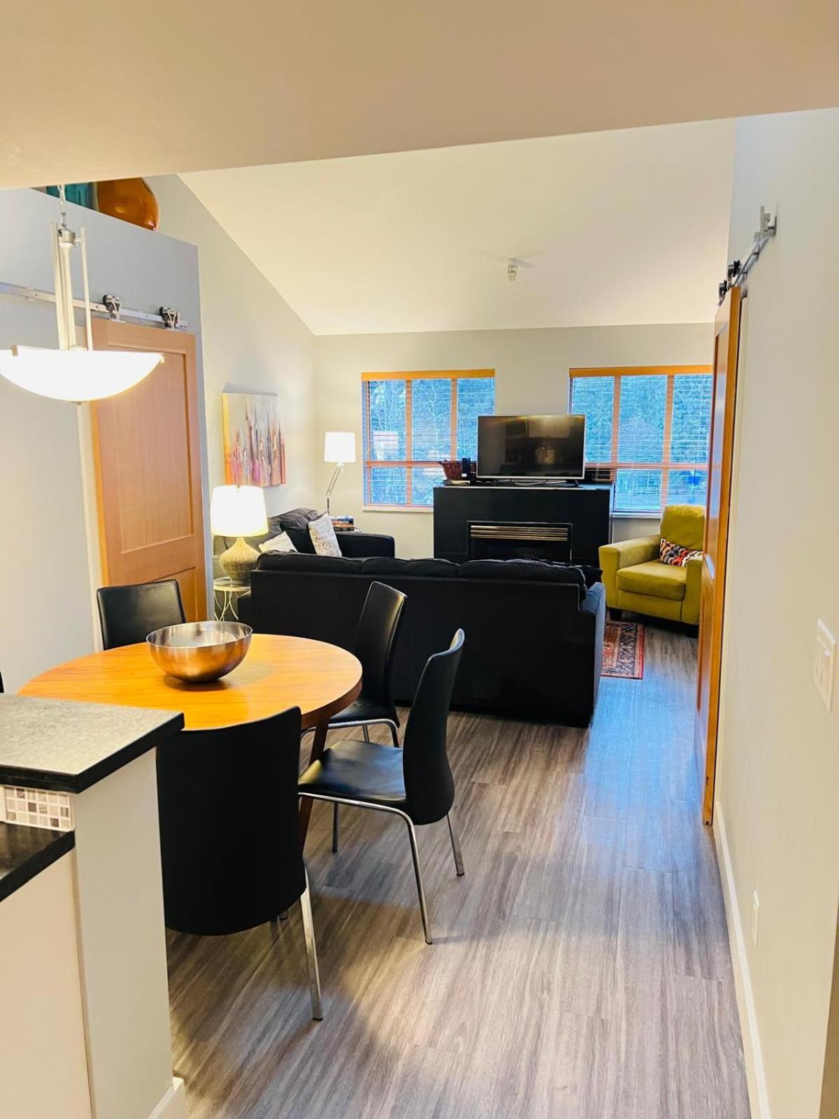 Tyndalstone Lodge 3 Bedroom In The Heart Of Village North Whistler Zewnętrze zdjęcie