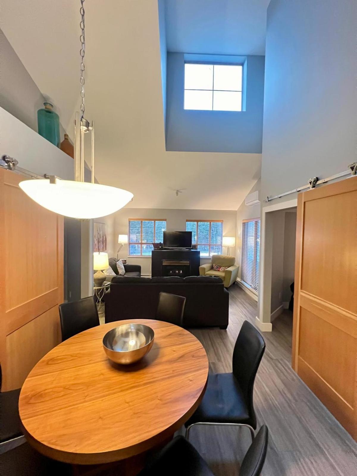 Tyndalstone Lodge 3 Bedroom In The Heart Of Village North Whistler Zewnętrze zdjęcie