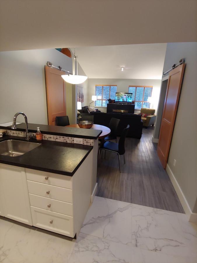 Tyndalstone Lodge 3 Bedroom In The Heart Of Village North Whistler Zewnętrze zdjęcie